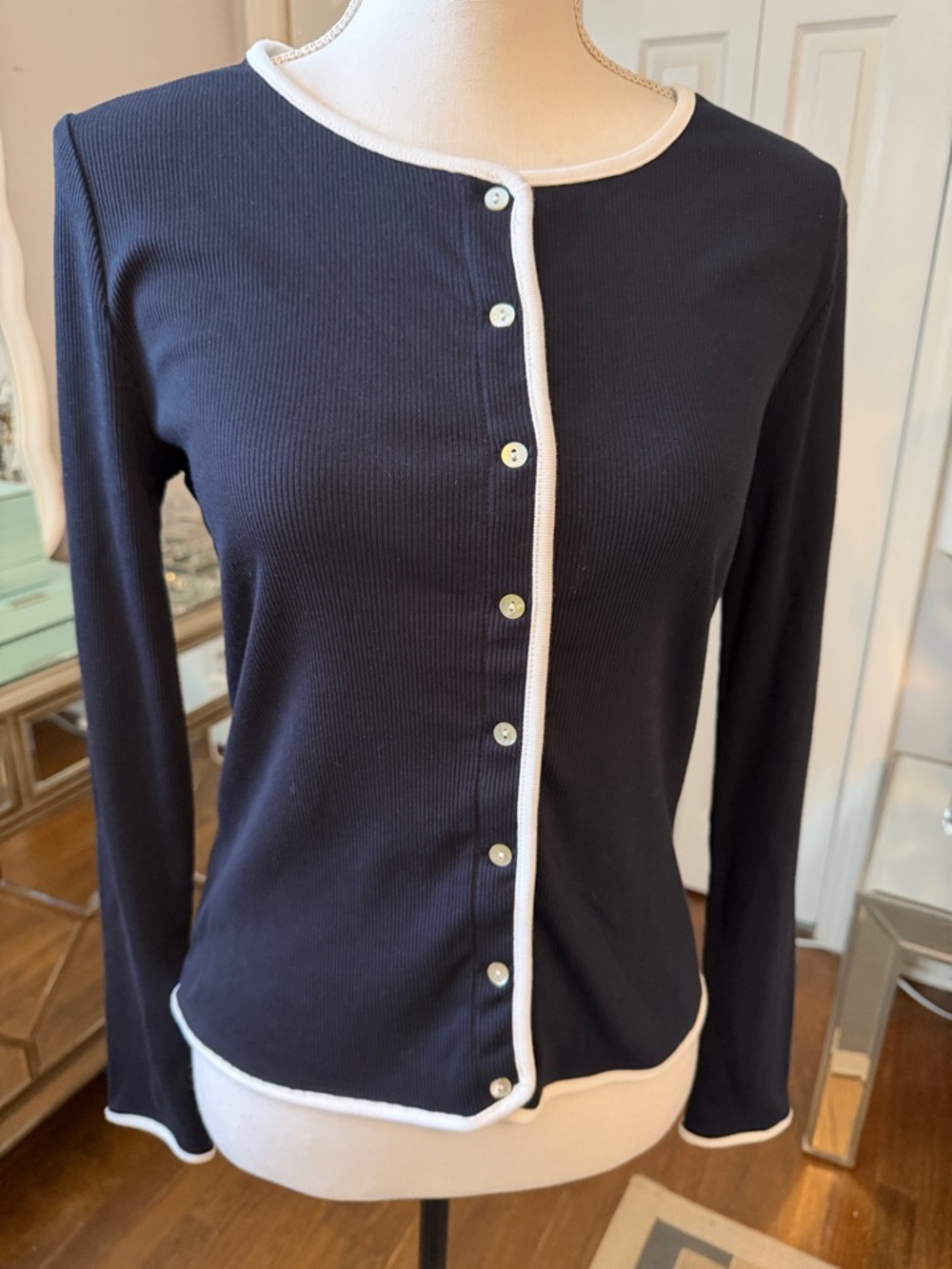 Truth By Republic Classic Navy Ribbed Button-Front Top w/ White Trim S/P NWT ❤️
